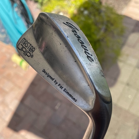 Master Grip Groovie Golf Swing Trainer  in rh - Picture 5 of 7